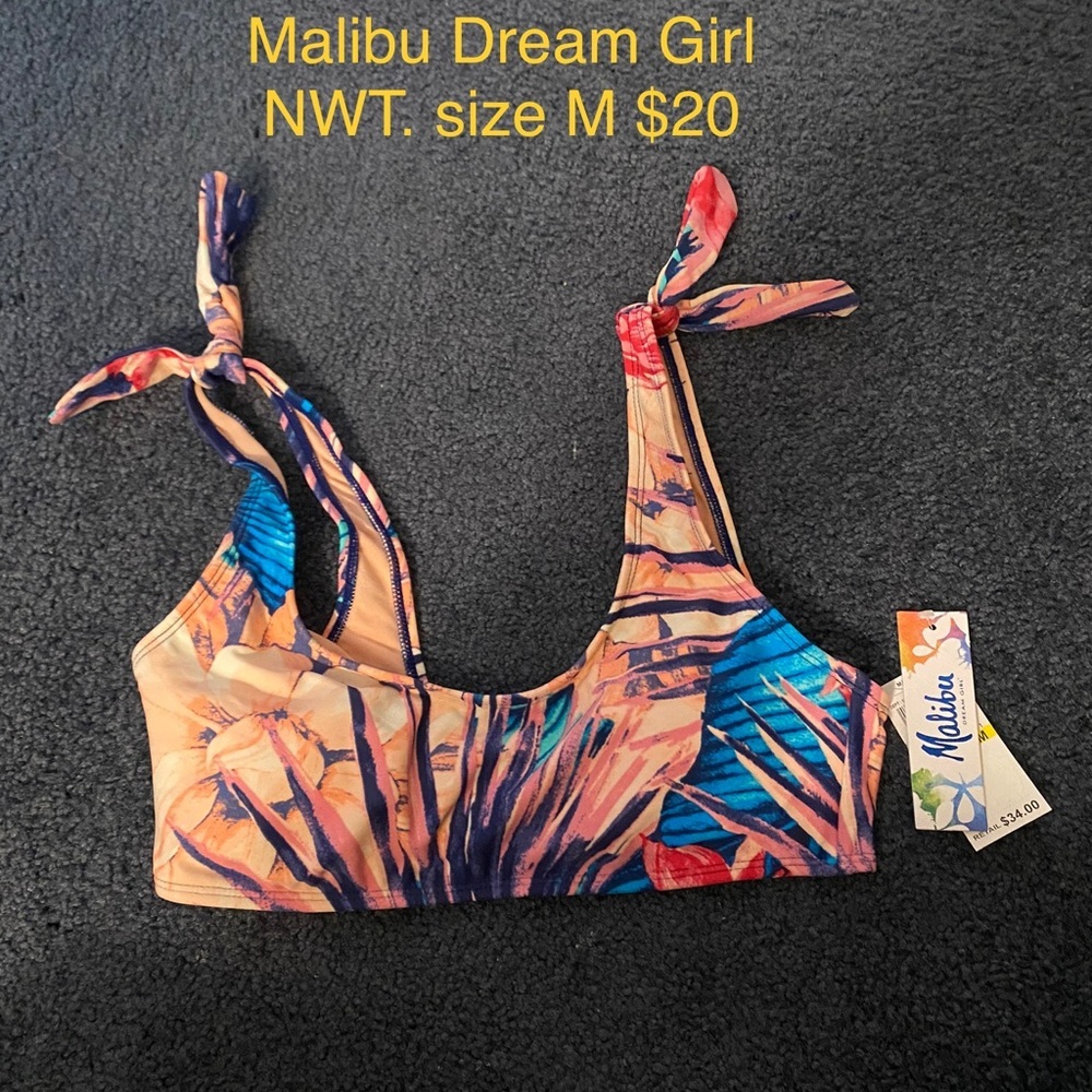 Malibu Dream Girl swim top/bathing suit/ bikini top size Medium​